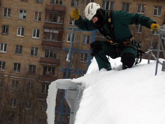 уборка снега с кровли